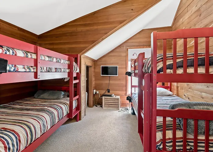 Lake Michigan Beach Cottage - Beach Access And Stunning Views.