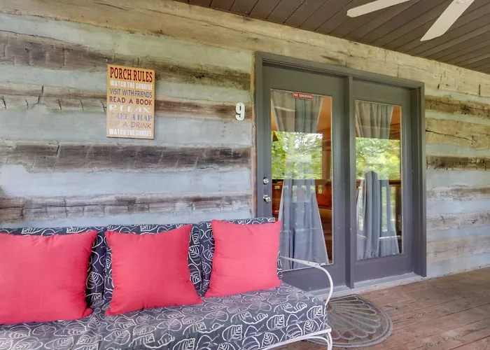 Fire Pit & Deck! Cozy Smoky Mtn Retreat On River