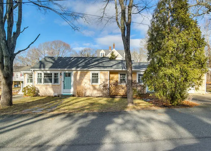 Walk To Monument Beach: Cape Cod Cottage W/ Grill