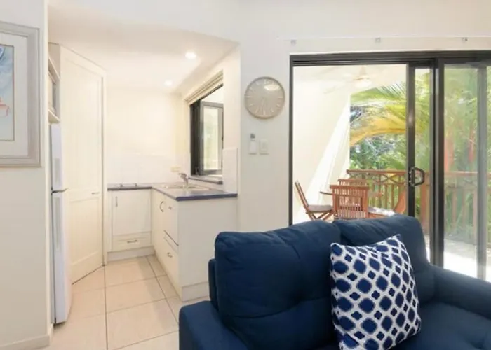 Charming 1 Bedroom Apt - Close To Town & Beach