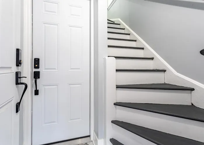 Modern Escape 3Br Apt With Parking
