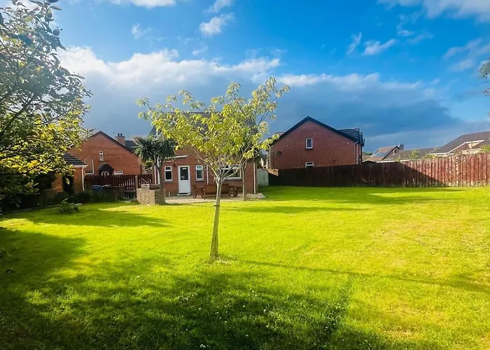 Luxury Coastal Retreat, Sleeps 6, Free Wifi, Free Parking, Detached