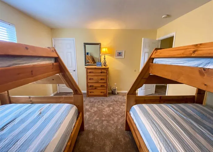 Lake View Condo 890 2