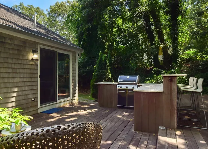 Fully Renovated Walk To Scargo Lake