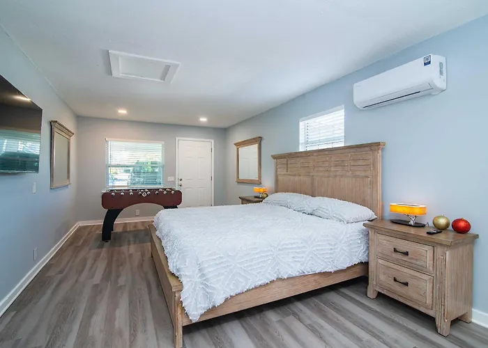 Coastal Home W/ Heated Pool: Mins To Beach & Mayo!