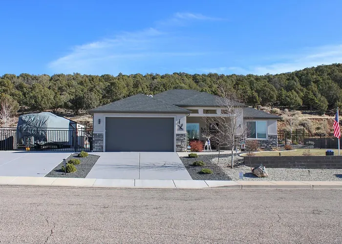 Cedar City Home W/ Mountain Views + Hiking Trails!