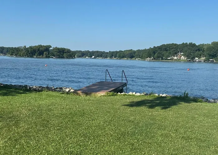 Lazy Lake Life Awaits!