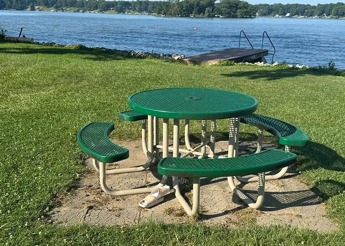 Lazy Lake Life Awaits!