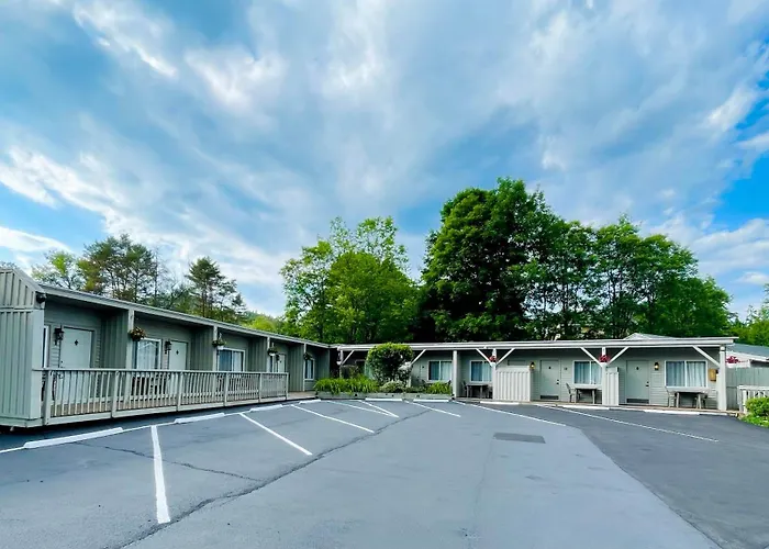 Waters Edge Lodge