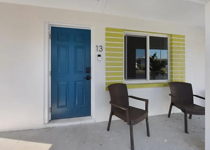 Palm Cove Motel
