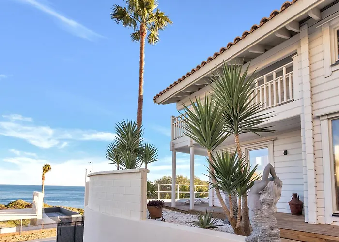Recien Renovada! Exclusiva Villa De Madera Con Piscina Y Vistas Al Mar