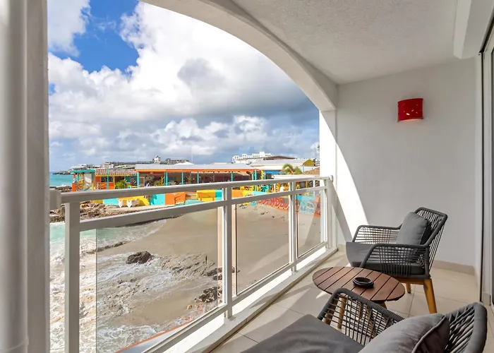 Maho Beach Studio Getaway, Oceanfront