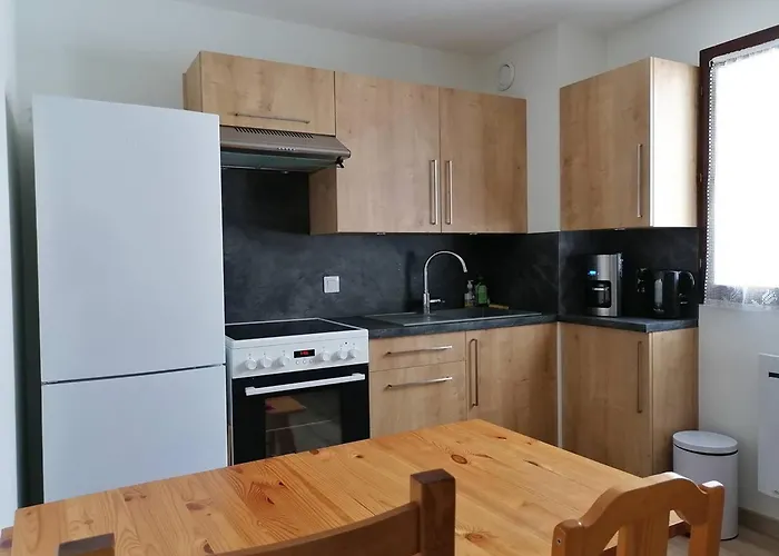 Appartement Familial Pour 6 Personnes Avec Terrasse, Parking Gratuit Et Proche Des Navettes