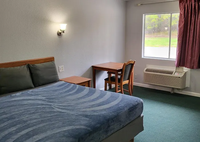 Hotel King Beds Studio 122