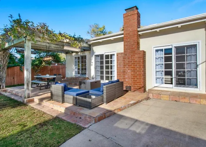 Beach Breeze Bungalow 1 Miles To Beach Cozy