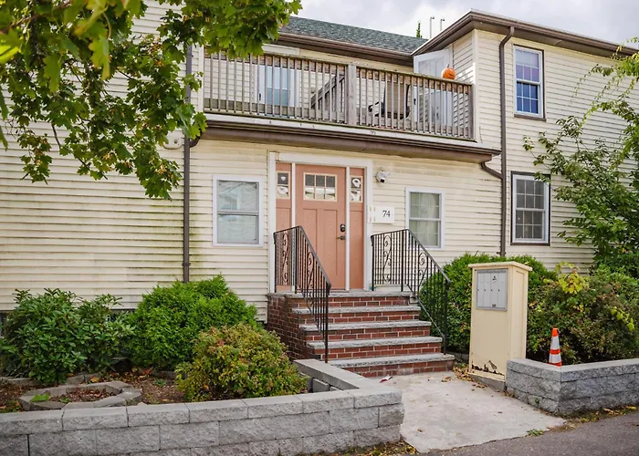 Sparkling 2Br Quincy Apt Near Wollaston Beach - Free Parking, Balcony, Tv, Pet Friendly 74R