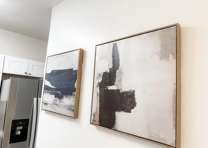 Bright, Modern & Artsy Space