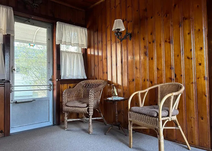 Furnished And Flexible At Buttonwood Park - Perfect For Longer Stays!