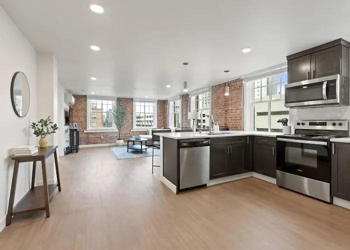 Spacious Apartment With King Beds - J And K On Main
