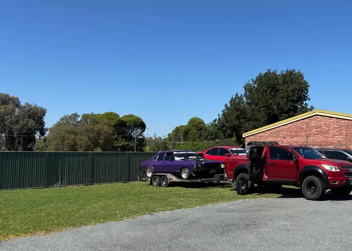 Bakery Park Motor Inn