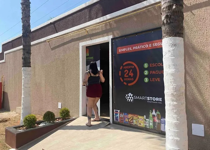 Apto térreo com garagem, quintal condomínio com portaria 24h