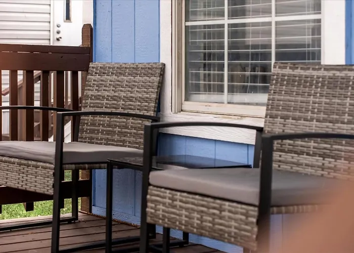 Coastal Haven Minutes From Beaches And Downtown