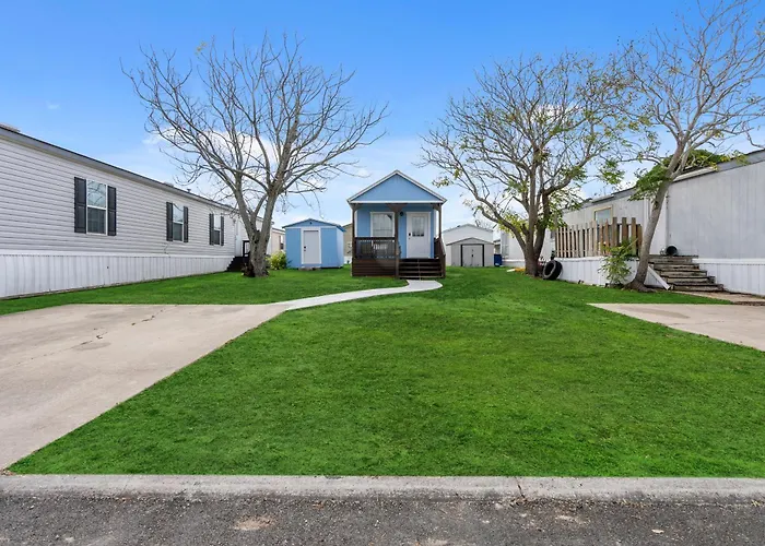 Coastal Haven Minutes From Beaches And Downtown