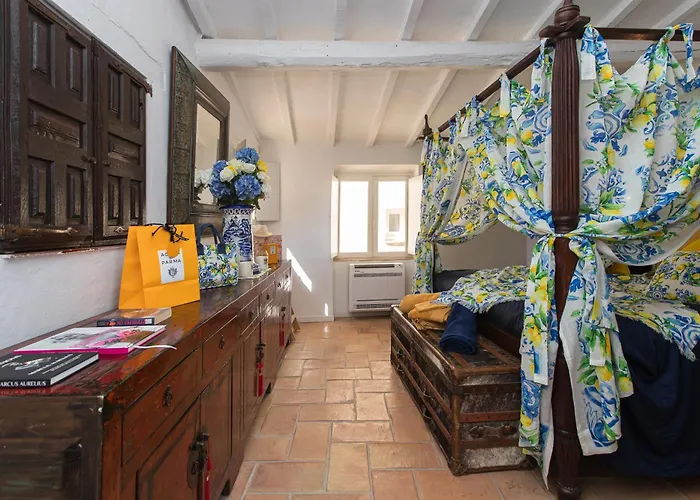 2 Bedrooms Central Saint-Tropez, Next To The Port