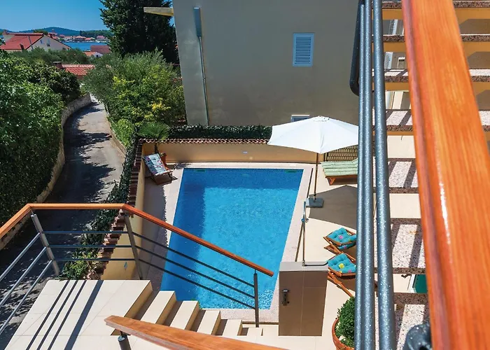 Four-Bedroom Holiday Home In Brodarica