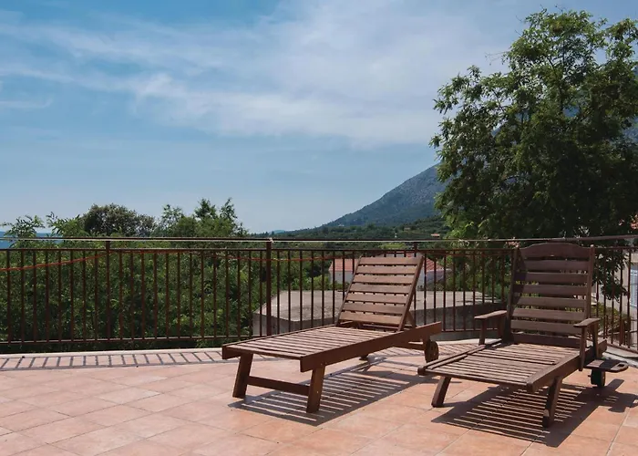 Five-Bedroom Holiday Home In Orebic