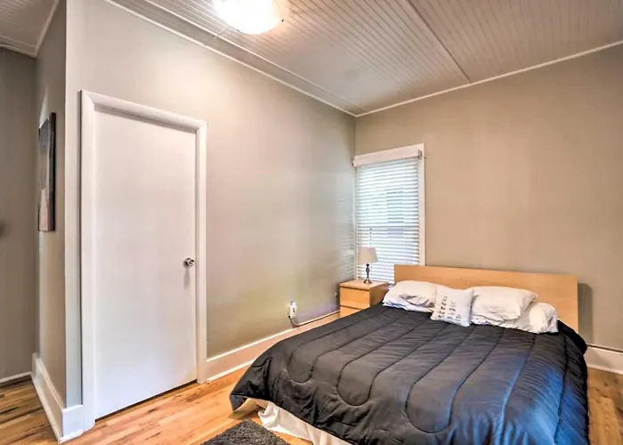 Historic Redstone W/ Large Backyard, Walk To Csu!