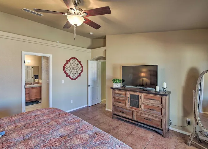 2 Mi To Beach: Lake Havasu Gem W/ Pool & Spa!