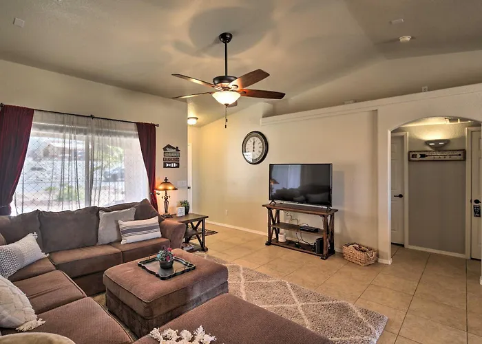2 Mi To Beach: Lake Havasu Gem W/ Pool & Spa!