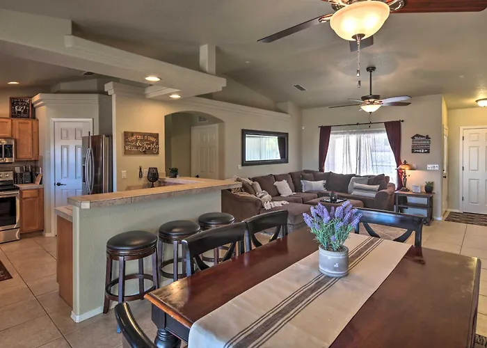 2 Mi To Beach: Lake Havasu Gem W/ Pool & Spa!