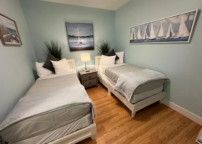 86 Dr Marcus House - Popular Broadway Area