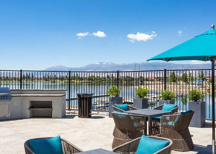 Sparks Marina 2Br - Mountain Views, Pool & Gym