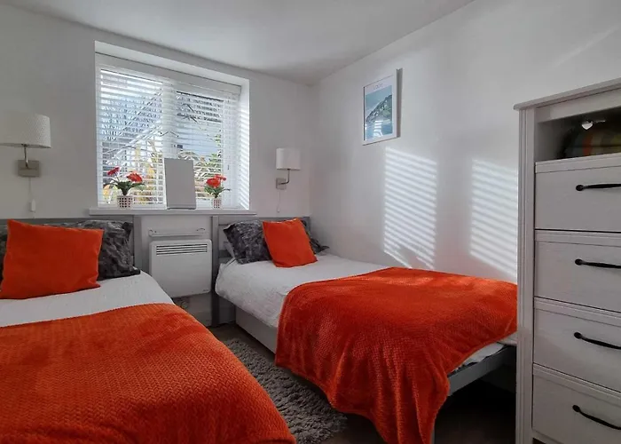 May View - Luxury Sea View Apartment - Millendreath, Looe