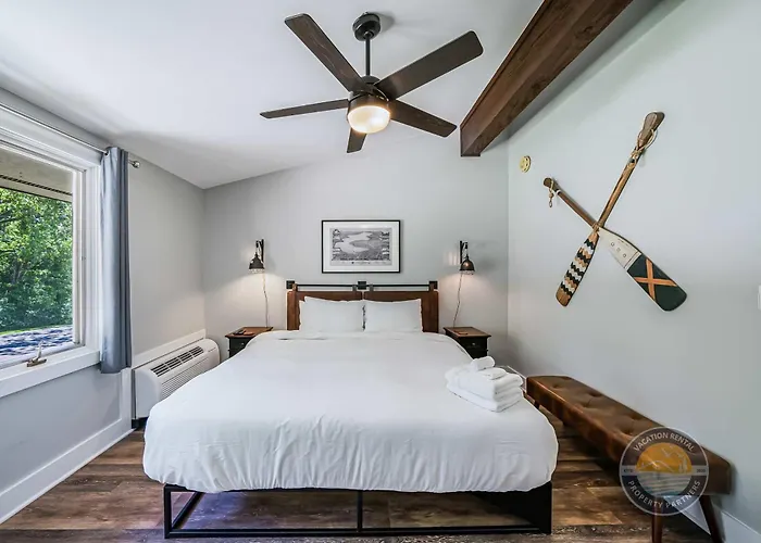 Your New Luxury Lakeview Condo W Pool Access