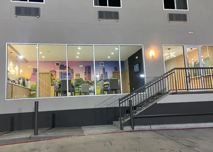 Liv Inn & Suites Houston