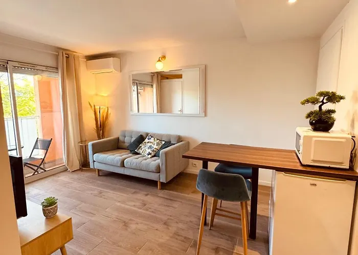 Claelle Appartment - 200M Beach