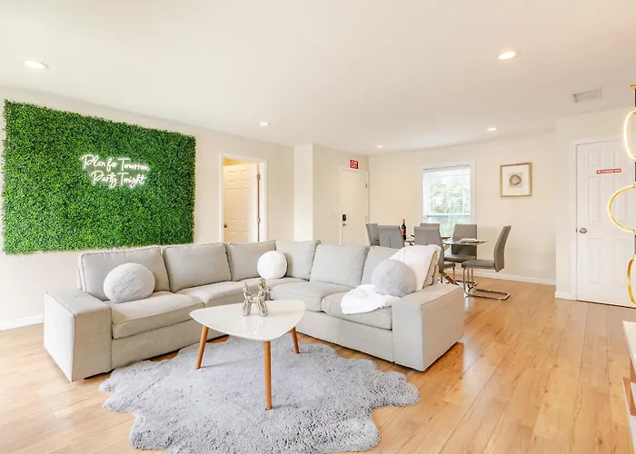 Luxury 2Br Oceanfront Condo With Rooftop Patio, 2 Minute Walk To The Beach!