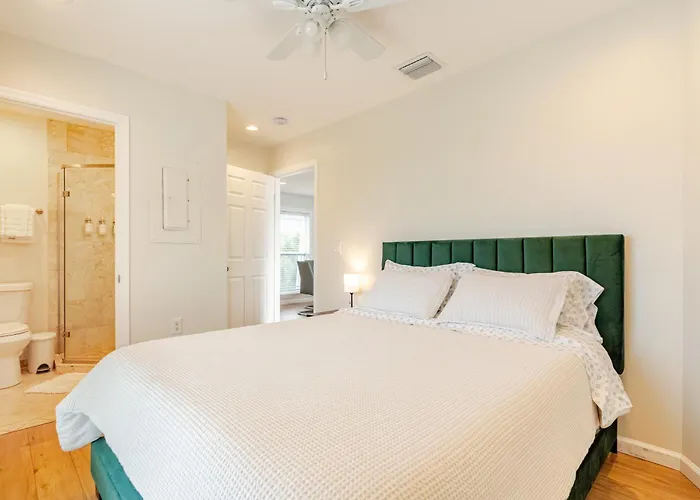 Luxury 2Br Oceanfront Condo With Rooftop Patio, 2 Minute Walk To The Beach!