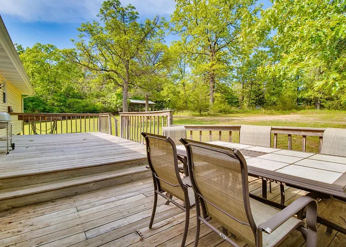 Spacious Mountain Home Retreat Near Norfork Lake!