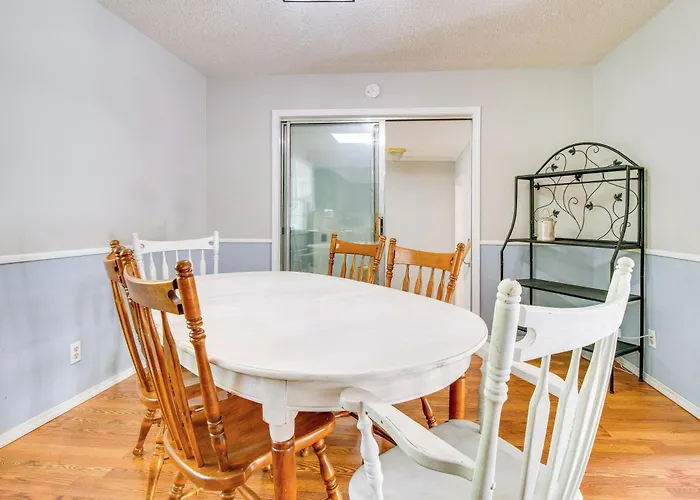 Spacious Mountain Home Retreat Near Norfork Lake!