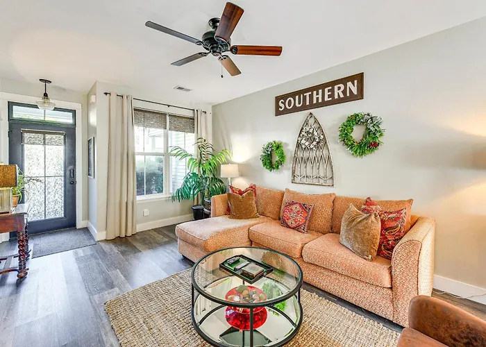 1 Mi To Old Town: Cheerful Bluffton Townhome!