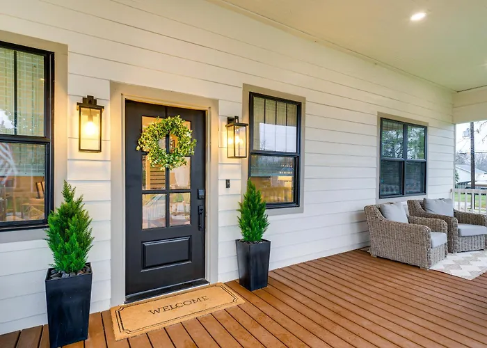 1/2 Mi To Downtown Shops: Brenham Home W/ Fire Pit