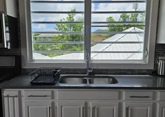 216A Upper Level, Deluxe 1 Bedroom