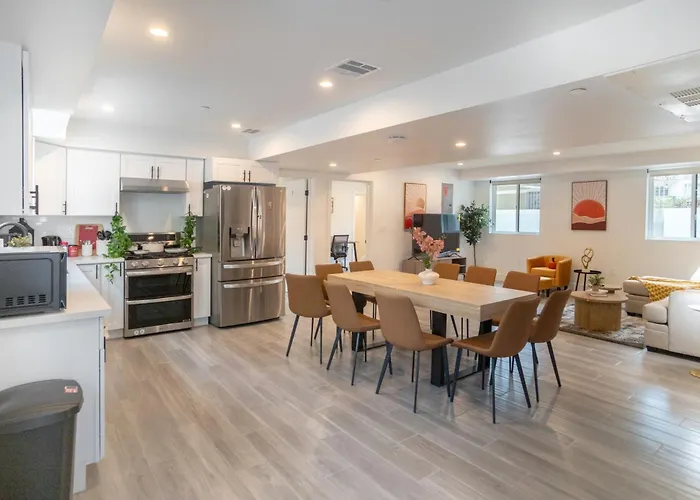Cozy Urban Retreat Near Downtown La & Usc - Private Room With Shared Living Room And Kitchen