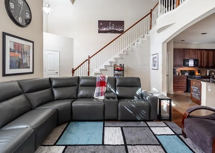 Bright And Spacious 3 Bedroom Townhome, Minutes From Dfw Airport