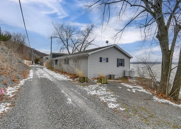 Boat, Grill & Unwind: Lakefront Cayuga Home!